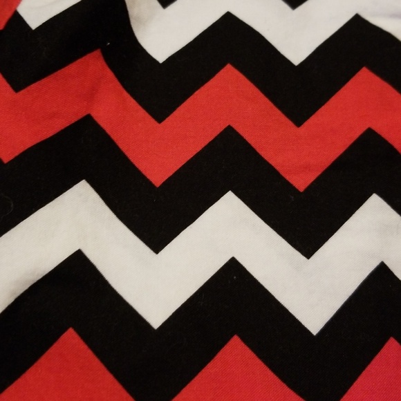 Handmade black, red & white Chevron ruffle capri - Picture 2 of 3